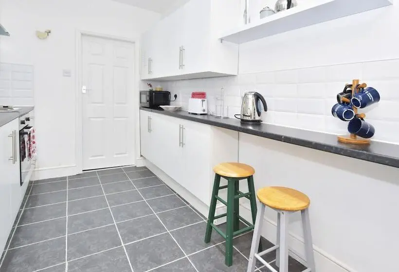 バス共有のスタンダードルーム, Townhouse @ Hanley Road Stoke