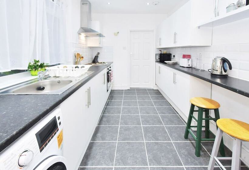 バスルーム共有のシングルスタンダード, Townhouse @ Hanley Road Stoke