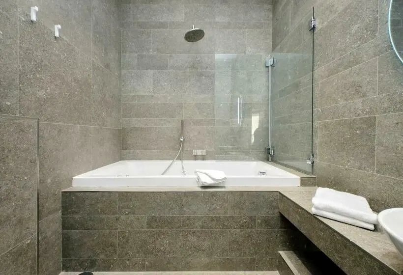 اتاق سوپریور سه تخته, Youroom Carrozze