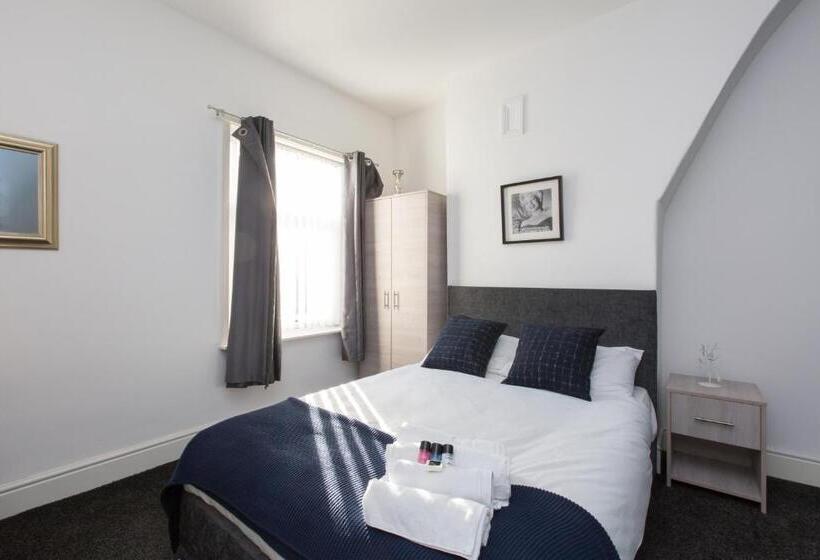 バス共有のスタンダードルーム, Townhouse @ Corporation Street Stoke