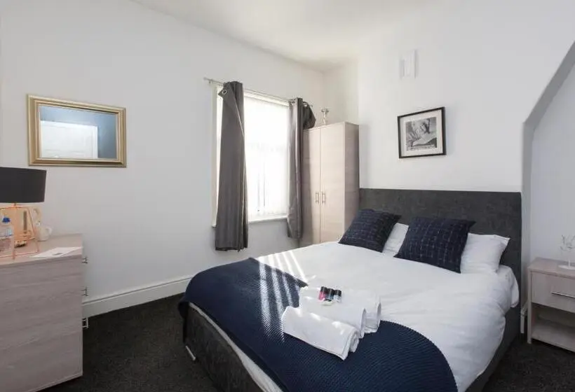 バス共有のスタンダードルーム, Townhouse @ Corporation Street Stoke