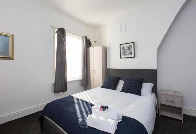 １ベッドルームハウス, Townhouse @ Corporation Street Stoke