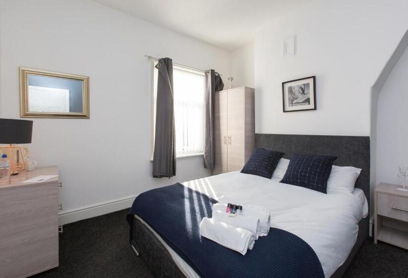 １ベッドルームハウス, Townhouse @ Corporation Street Stoke
