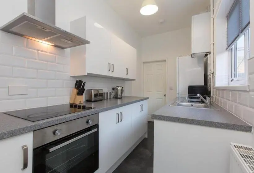 １ベッドルームハウス, Townhouse @ Corporation Street Stoke