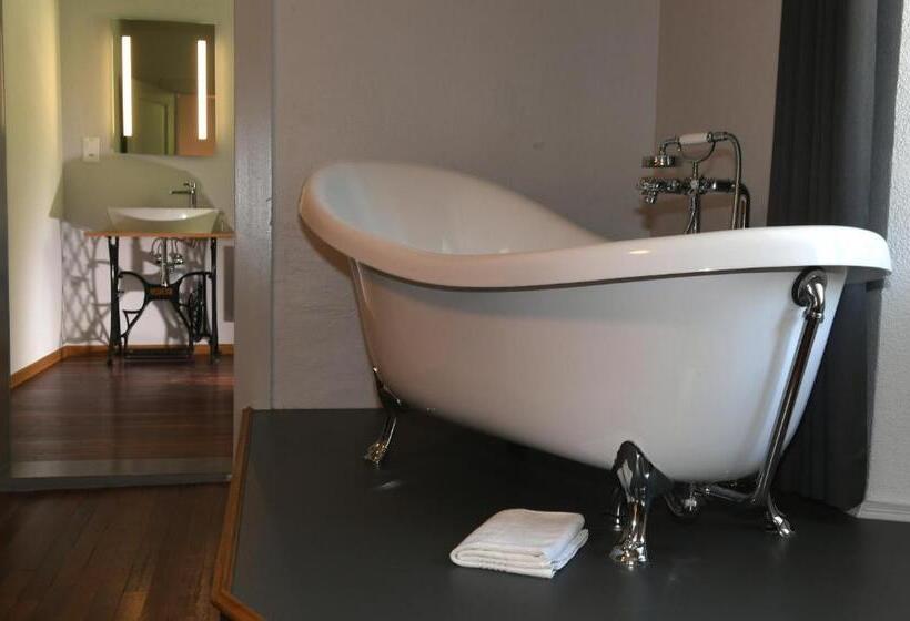 סוויטה, Auberge De Bellelay Restaurant Chez Aron Balde