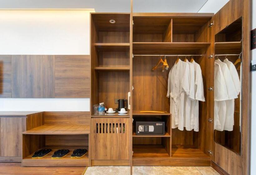 اتاق استاندارد با تخت بزرگ, Avenis