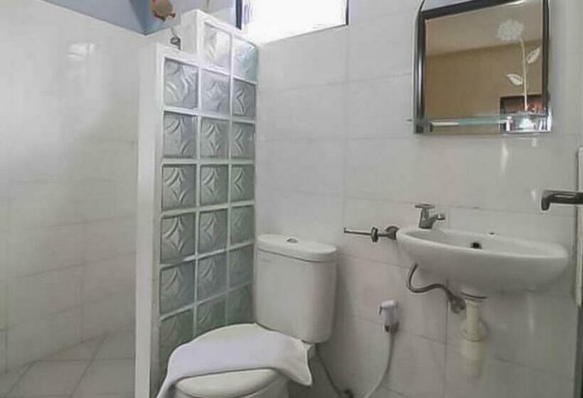 Номер Стандарт, Reddoorz @ Wisma Pangrango