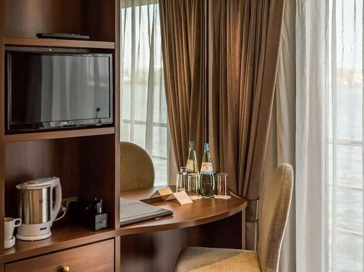 Номер Комфорт, Select Ms William Shakespeare   Düsseldorf