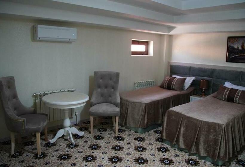 غرفة ديلوكس ثلاثية, Sumaya