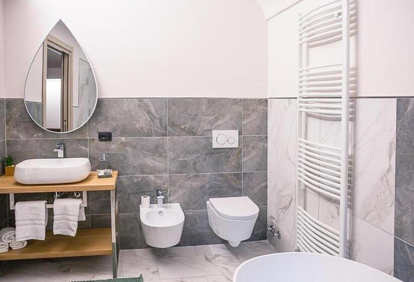 디럭스 룸 킹사이즈 침대, Il Basín