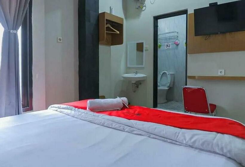 Standard Room, Reddoorz Near Kampung Inggris Pare