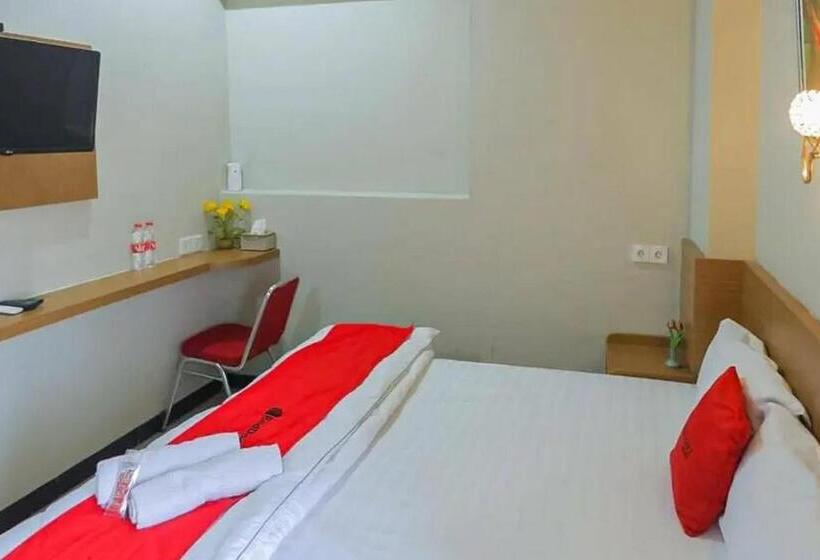 Standard Room, Reddoorz Near Kampung Inggris Pare