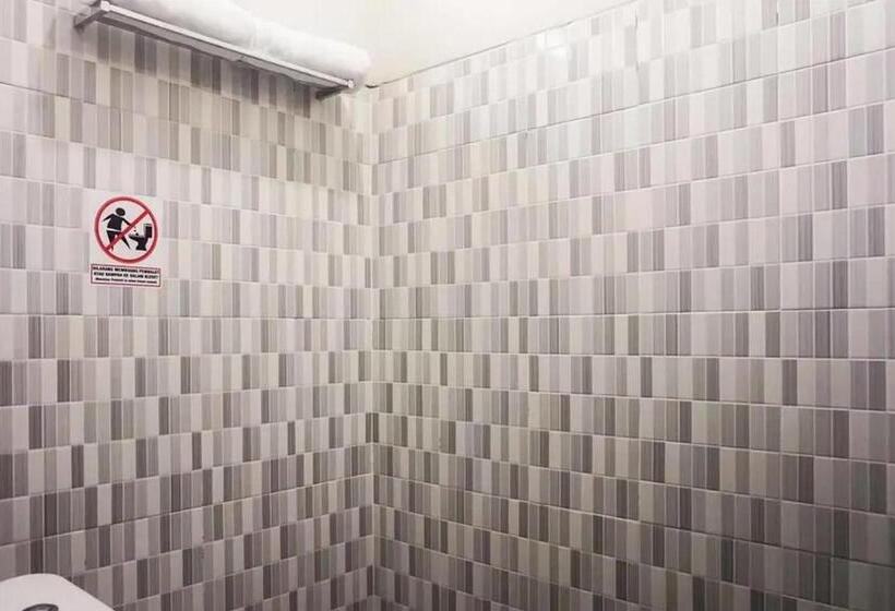 Standard Room, Reddoorz Near Kampung Inggris Pare