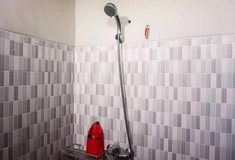Standard Room, Reddoorz Near Kampung Inggris Pare