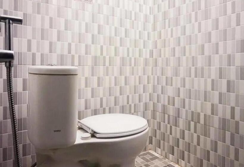 Standard Room, Reddoorz Near Kampung Inggris Pare