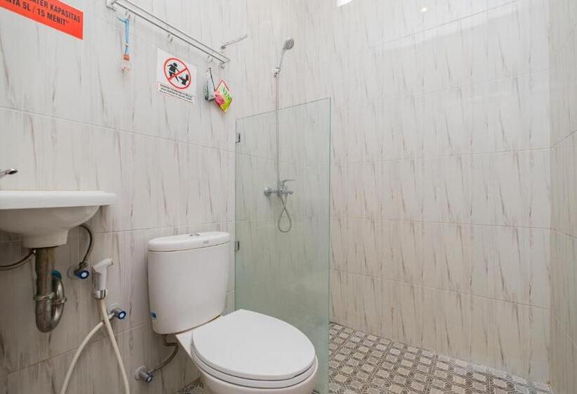 Standard Room, Reddoorz Near Kampung Inggris Pare