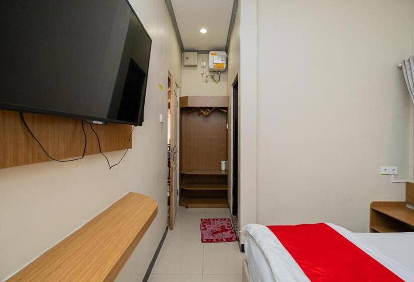 Standard Room, Reddoorz Near Kampung Inggris Pare