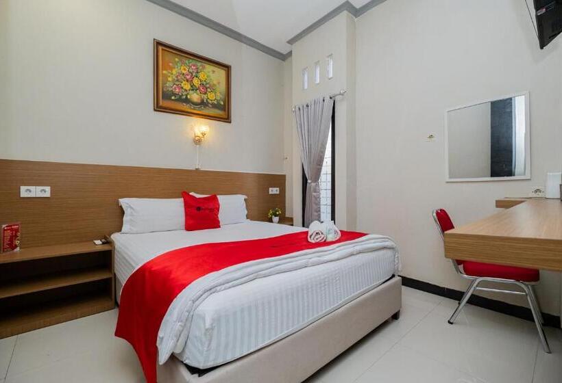 Standard Room, Reddoorz Near Kampung Inggris Pare