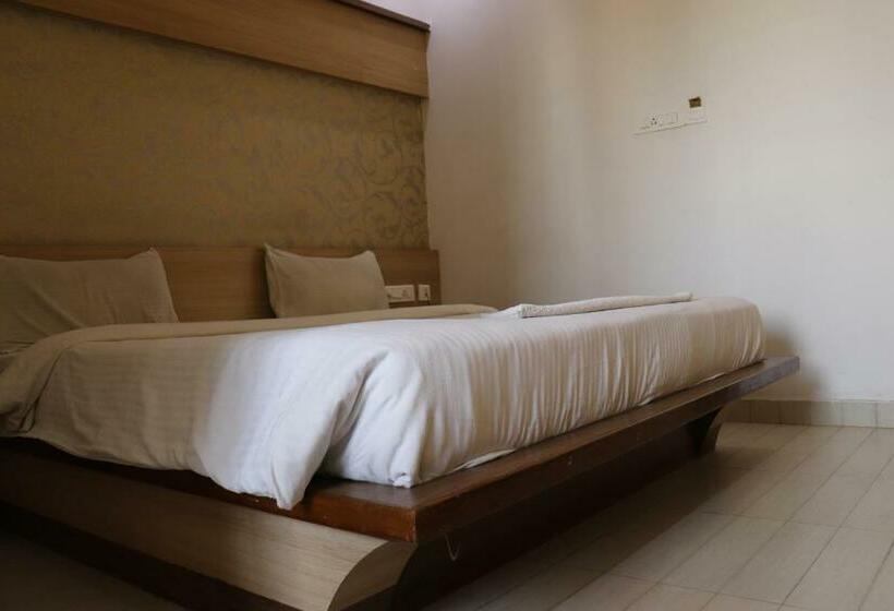 חדר אקונומי, Sri Vaari Residency