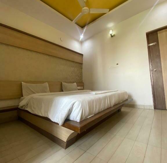 חדר אקונומי, Sri Vaari Residency