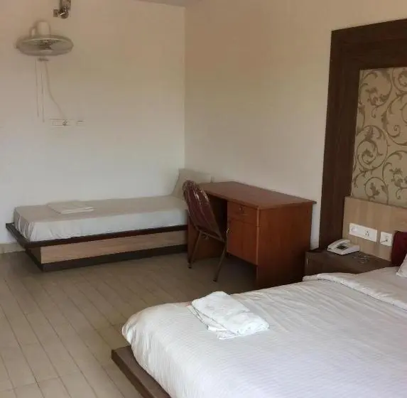 スーペリアトリプルルーム, Sri Vaari Residency