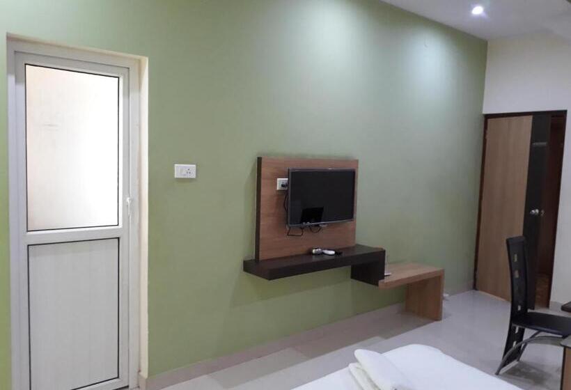 Трехместный Номер Superior, Sri Vaari Residency