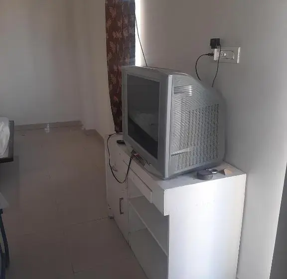 ルームシェアのワンベッド, Sri Vaari Residency