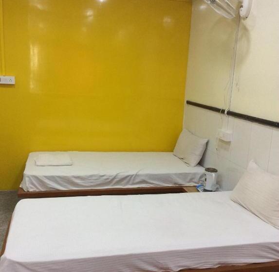 חדר אקונומי, Sri Vaari Residency