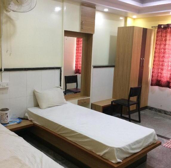 חדר אקונומי, Sri Vaari Residency