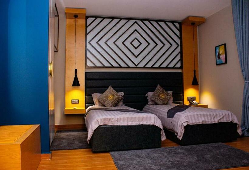 スタンダードルーム, Uzeir