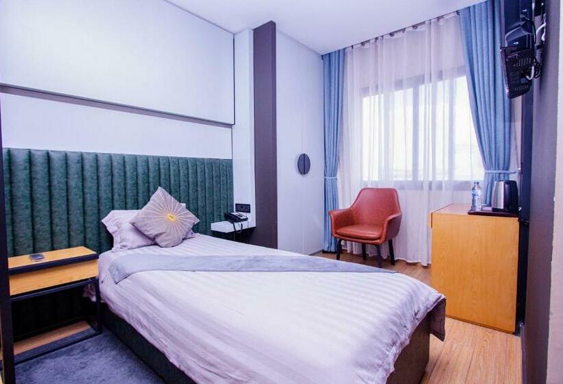 스탠다드 싱글 룸, Uzeir