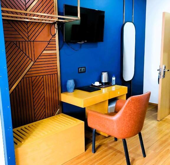 标准单人间, Uzeir