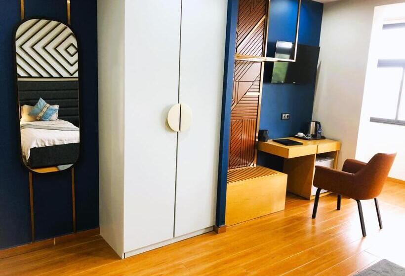 غرفة قياسية, Uzeir