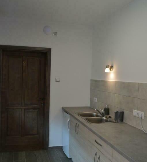 إستديو عائلى, Cazare 77