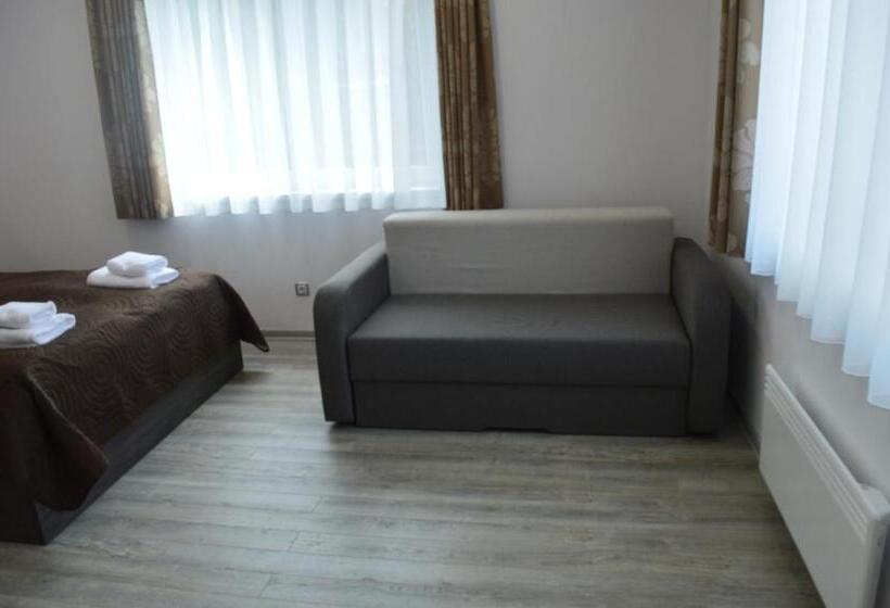 إستديو عائلى, Cazare 77