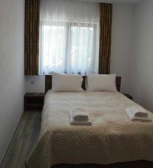 غرفة عائلية, Cazare 77