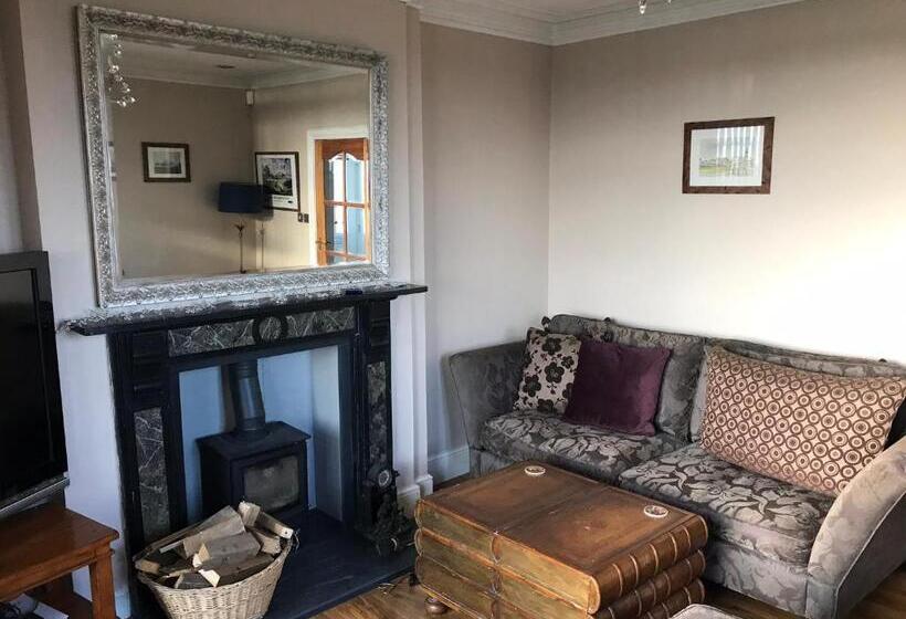 1階の1ベッドルームアパートメント, The View