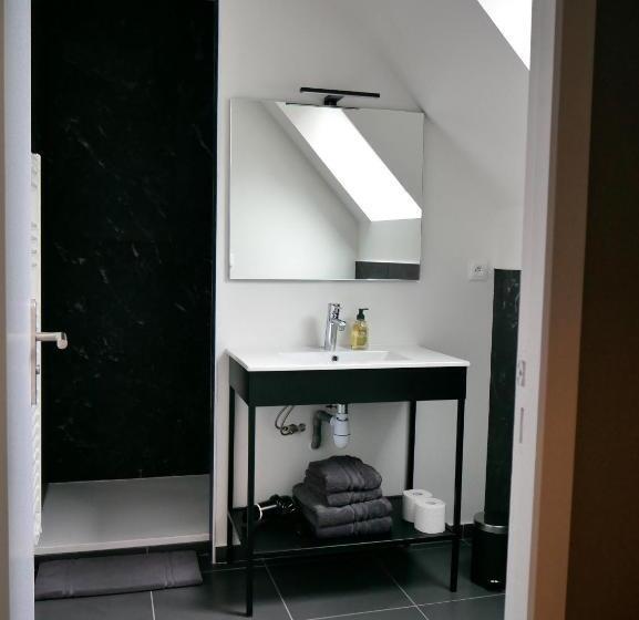 Номер Стандарт, Kastellren   Rennes   Grand Parking Privé