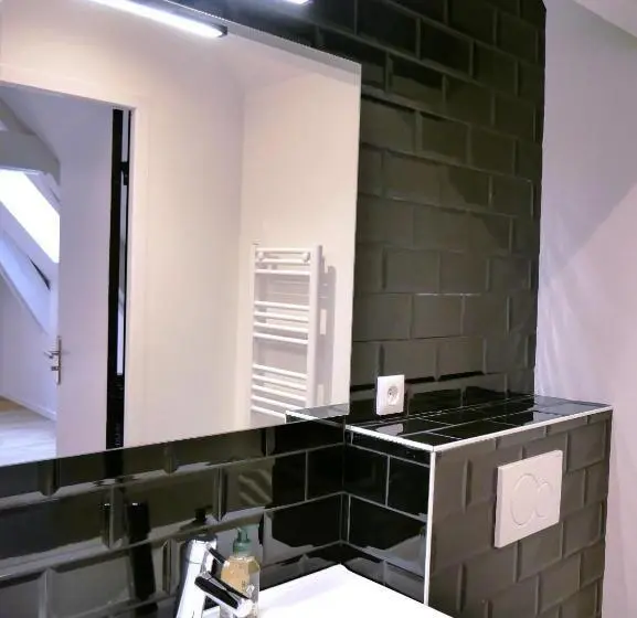 اتاق لوکس, Kastellren   Rennes   Grand Parking Privé