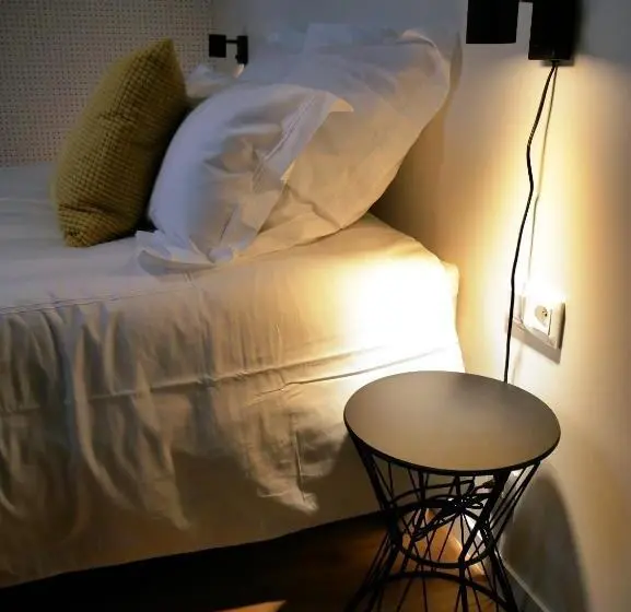 اتاق لوکس, Kastellren   Rennes   Grand Parking Privé