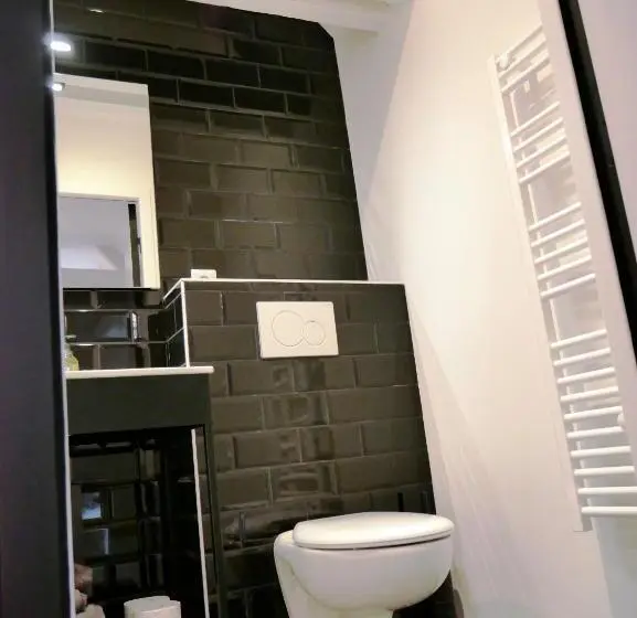 اتاق لوکس, Kastellren   Rennes   Grand Parking Privé