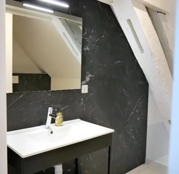 اتاق لوکس سه تخته, Kastellren   Rennes   Grand Parking Privé