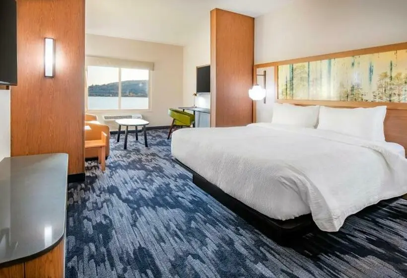 キングサイズベッドのスイートルーム, Fairfield Inn & Suites By Marriott Klamath Falls