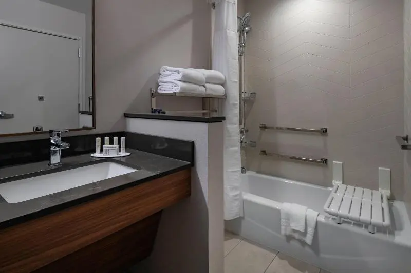身障者適用クイーンサイズベッドルーム, Fairfield Inn & Suites By Marriott Klamath Falls