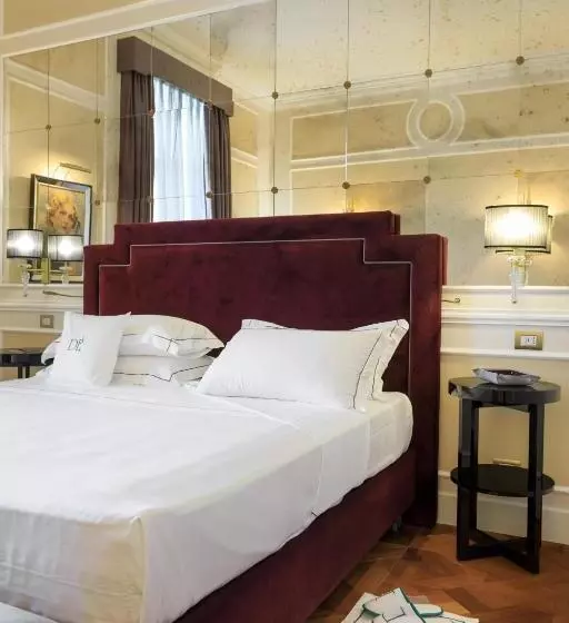 سوییت جونیور با چشم‌انداز دریا, Grand Hotel Des Etrangers