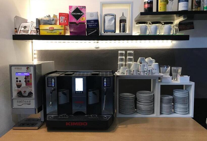 标准三人间, Bogart Milano