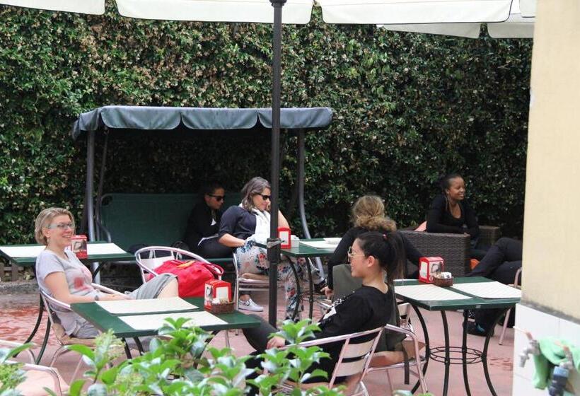 标准三人间, Bogart Milano