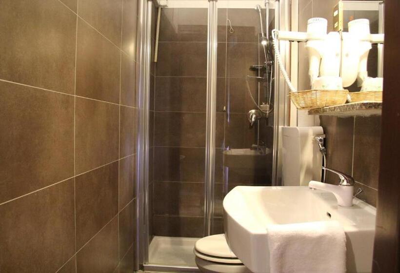 标准三人间, Bogart Milano