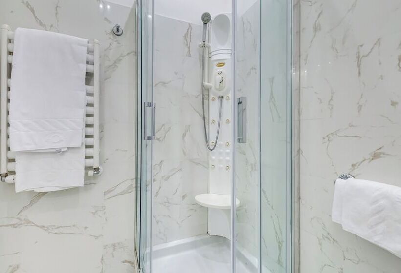 اتاق استاندارد سه نفره, Cellini