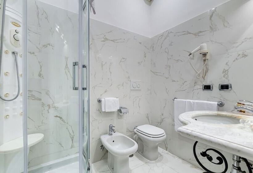 اتاق استاندارد سه نفره, Cellini